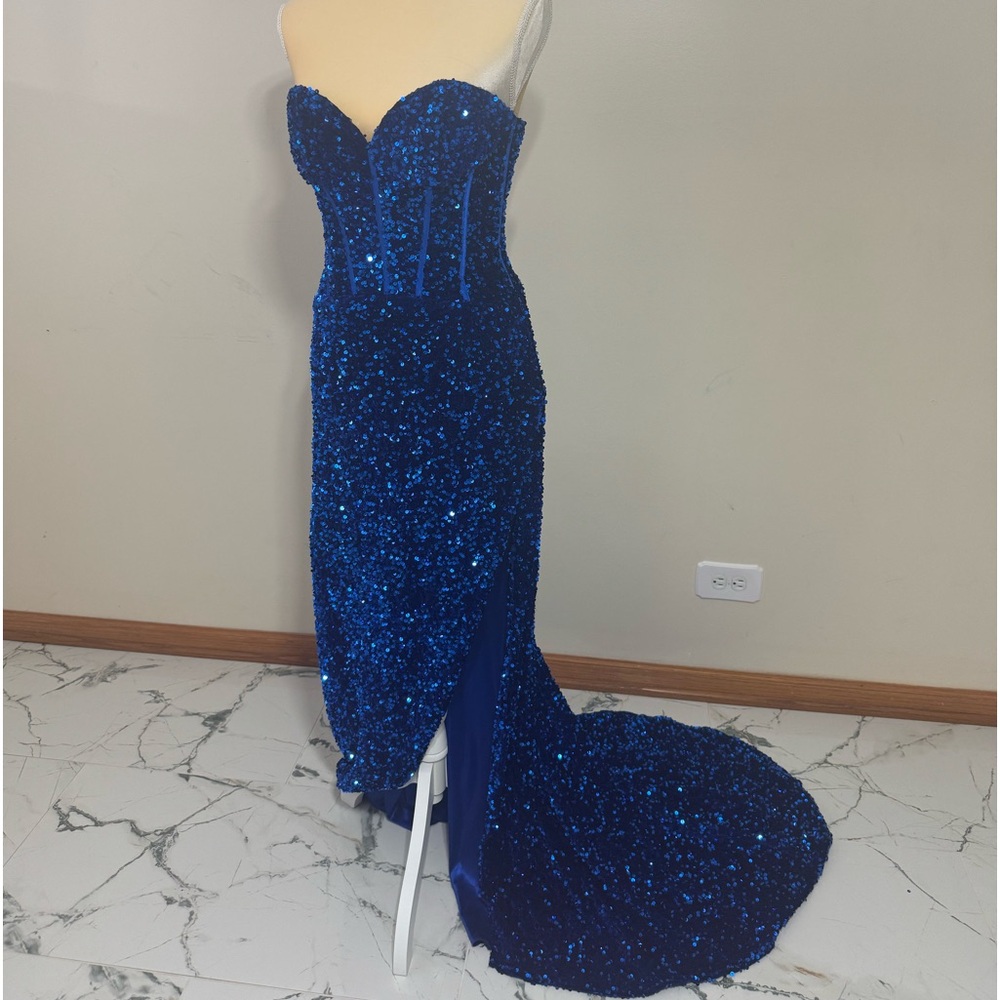 ✨BEAUTIFUL SHERRI HILL PROM DRESS✨ONLY WORN ONCE! AUTHENTIC & MODERN